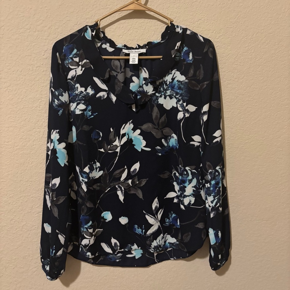 White House Black Market WHBM Blue Floral Long Sleeved Blouse, Size 2